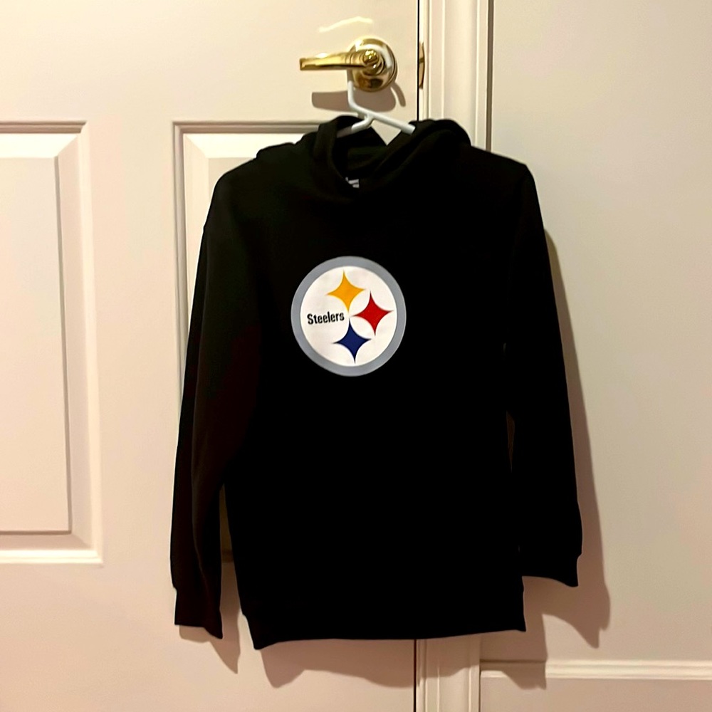 Black Steelers sweatshirt